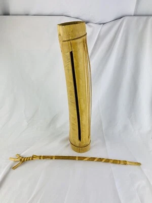 Tubo de bambú hueco tallado a mano jamaicano cítara instrumento primitivo con palo Foto 1 de 4