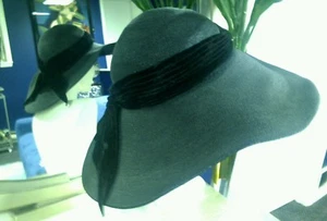 Vintage 1940's Straw Hat Black Floppy with Black Velvet Trim Dolly Madison - Picture 1 of 8