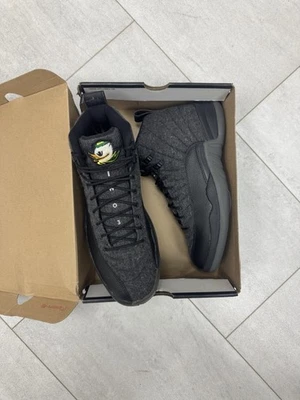 Jordan 12 Oregon Ducks Lana Talla 12 FIRMADO POR TINKER Foto 1 de 4