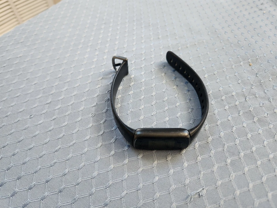 Fitbit - Rastreador de fitness y bienestar de lujo - Grafito (FB422BKBK) Foto 1 de 1