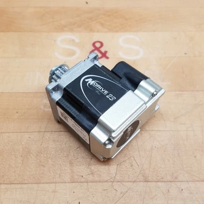 Motor paso a paso y conductor Schneider Electric MCI23A-KMO-01 - USADO Foto 1 de 4