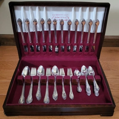 Service for 12 REMEMBRANCE 76 Pc Set Silverplate 1847 Rogers Bros Flatware &Case - Image 1 of 4