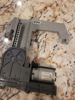 BMW E39 540I M5 E38 740I Front Right Seat Headrest Adjustment Motor OEM *flaw - Image 1 of 4