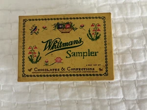 Vintage Whitman's Cross Stitch Sampler Karton Süßigkeiten Mini Box Schokolade leer - Bild 1 von 5