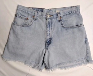 Vintage 90s Levis cut off Shorts Blue Denim 560 Light Wash Loose Fit 32x30 - Picture 1 of 12