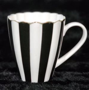2 tazas de café festoneadas blancas y negras Grace Teaware porcelana fina borde dorado - Imagen 1 de 9