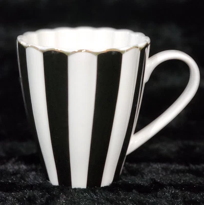 2 Grace Teaware Black & White Scalloped Coffee Mugs Cup Fine Porcelain Gold Trim - Image 1 of 4