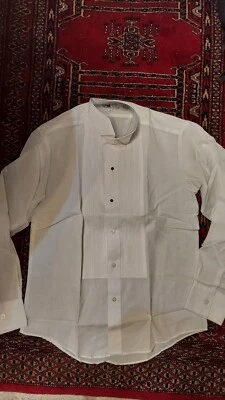 Smoking masculino novo na embalagem tamanho. Camisa social 14 botões pretos removíveis branca com botões - Imagem 1 de 4