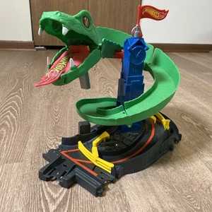 MATTEL Hot Wheels City Cobra Crush Snake With CAR LAUNCHER 2017 - Picture 1 of 6