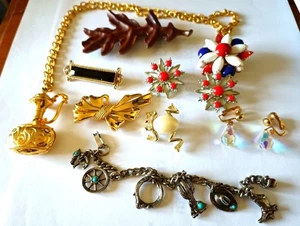 Vintage GEMISCHTES SCHMUCK KONVOLUT BROSCHEN, ANHÄNGER, ARMBAND, OHRRINGE - Bild 1 von 23