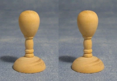 Zwei kleine Hut-/Perückenständer aus Holz, Puppenstubenminiaturen