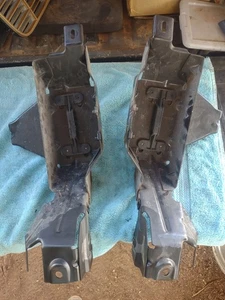 1994 CADILLAC BROUGHAM  FRONT BUMPER MOUNT BRACKETS - Bild 1 von 5