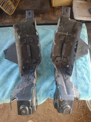 Cadillac Brougham 1994 parachoques delantero soportes de montaje Foto 1 de 4