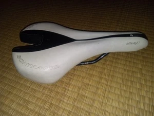 Bontrager Affinity 2 White Road Bike Saddle Seat USED - Picture 1 of 10
