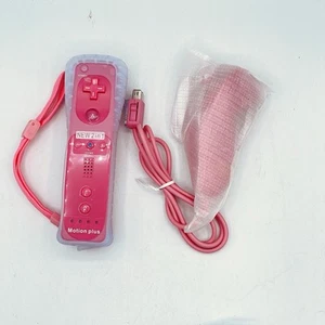 Mando a distancia rosa incorporado en movimiento Plus y nunchuck Nintendo Wii + correa - Imagen 1 de 4