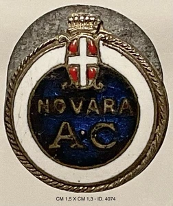 FUSSBALLVEREIN NOVARA ABZEICHEN FOOTBALL CLUB ANONYMER HERSTELLER - Bild 1 von 8