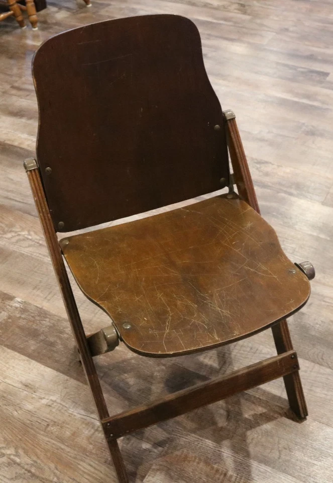 Silla plegable de madera vintage ~ 1930 de American Seating Company Grand Rapids  Foto 1 de 4