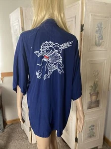 1950 kurzer blauer Drachen bestickt Kimono Morgenmantel mit Taschen passt den meisten. - Bild 1 von 9