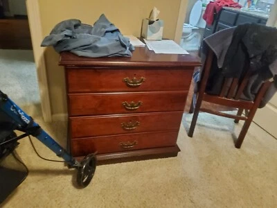 Cherry Wood 6-Piece Bedroom Set - Cherry, Queen - Image 1 of 3