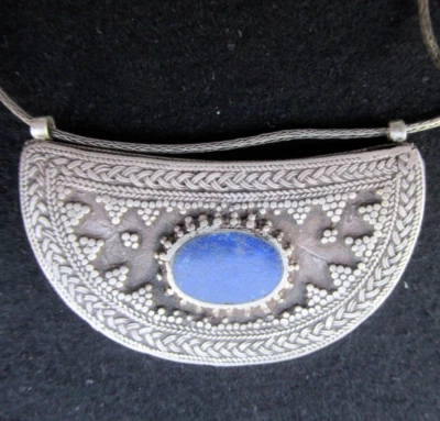 ANCIEN COLLIER ETHNIQUE ARGENT BAS TITRE ? LAPIS LAZULI ? 7 cm CHAINE TYPE CABLE - Photo 1/4