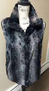 Betsey Johnson Faux Fur Black & Gray Vest Pockets Hook Eye Closures Sz Medium - Picture 1 of 8