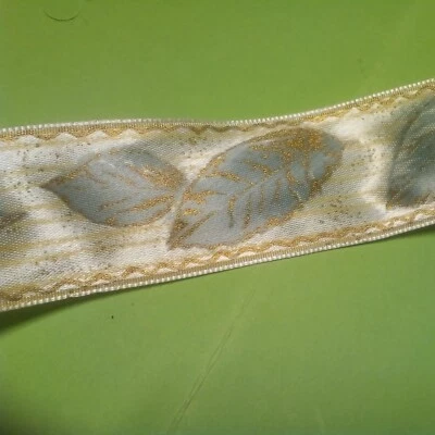 Band creme mit hellblauen Blättern und gold 40 mm 1,5m - Bild 1 von 2