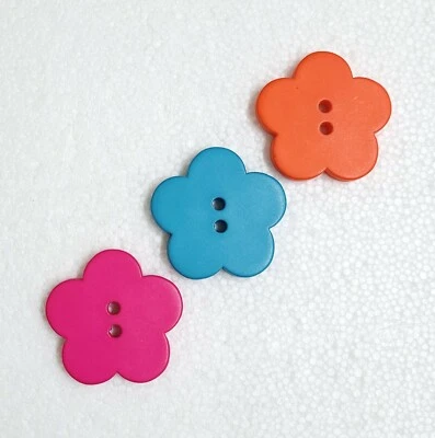 JHB Daisy Flower Button 36mm 2 Hole Novelty Marry Quant Vtg Style Sewing Crafts - Image 1 of 4