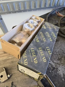 Legend Valve Tee 1-1/4" 200LB W.O.G. Valvola di ritegno - Foto 1 di 3