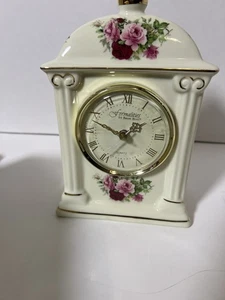 Orologio da scrivania Madison Ave porcellana mantello chintz rose e bordo oro 8" Cottagecore - Foto 1 di 4