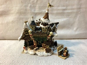 Boyds Bear Bearly Built Villages Scratch N Patch North Pole Hospital 2E 19032 - Bild 1 von 6