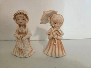 Set 2 vestiti bambina ceramica vintage anni 70 grandi cappelli ombrello statue MCM - Foto 1 di 16