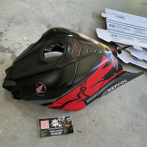17-19 HONDA CBR 1000RR TANK SHELTER FAIRING COVER 83150-MKF-D80ZB BLACK RED - Foto 1 di 15