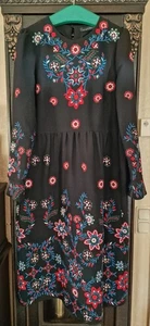 Damen Kleid Zara Gr L, 40, 42 Folklore Schwarz bestickt 114 cm lang dehnbar - Bild 1 von 3