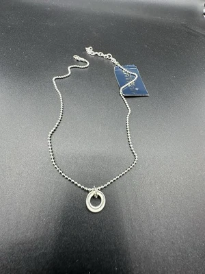 Collar Givenchy chapado en plata de ley con dije Foto 1 de 2