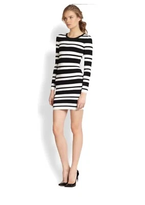 Vestido Suéter Feminino Rasgado por Ronny Kobo Malha Listrado Manga Longa Preto Tamanho XS - Imagem 1 de 3