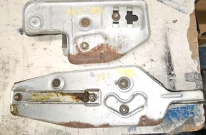 Set 1970 1971 Ford Torino Ranchero Door Glass Window Brackets RH PS - Picture 1 of 2