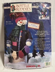 De colección 1997 Dimensions Craft Project Kit 62124 Botella Amigos Mr Cool 17” Alto Nuevo en Paquete - Imagen 1 de 3