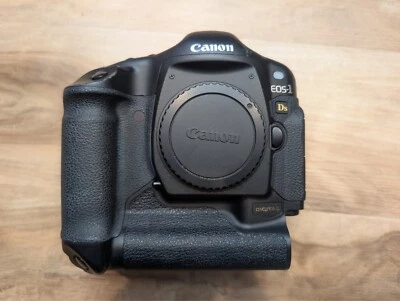 MINT 8K Clicks! Canon EOS 1Ds Mark I, Full Frame 11.1 MP DSLR Body Only, Classic - Image 1 of 4