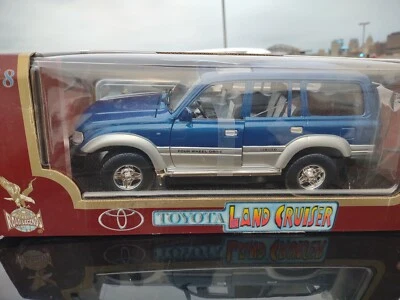 Road Legend Toyota Land Cruiser, 2 tonos escala 1/18 modelo SUV correas todavía encendidas Foto 1 de 4