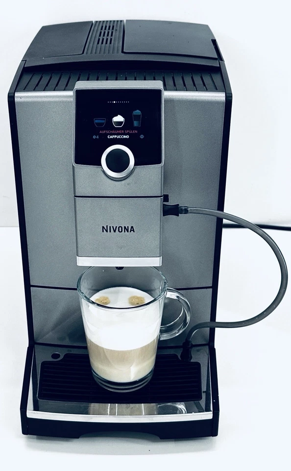 Nivona CafeRomatica NICR 795 Kaffee-Vollautomat titan/chrom 721 Kaffeebezüge! - Bild 1 von 4