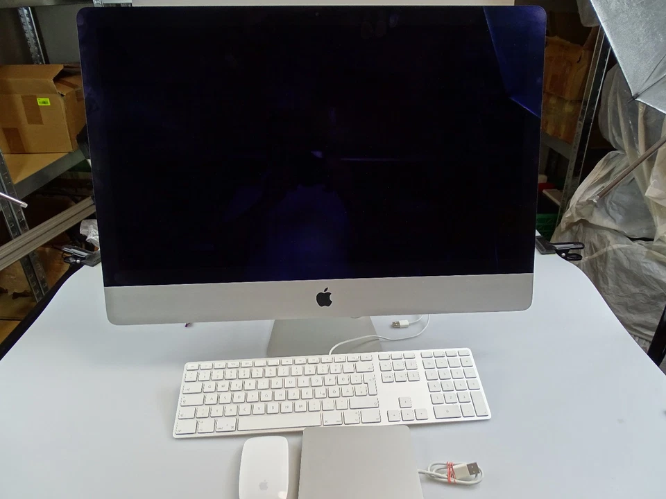 Apple iMac (Retina 5K, 27 Zoll, 2015) / i5 3,3 GHz, 16 GB RAM, 1 TB, R9 M290! - Bild 1 von 4
