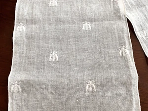 BIENEN! Bezaubernder gebrauchter bestickter Ecru Kommode Schal Tischläufer 92x12 - Bild 1 von 4
