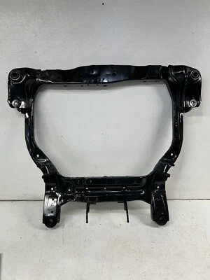 Hyundai Accent 2009-2011 suspensión delantera travesaño subchasis base motor Foto 1 de 4