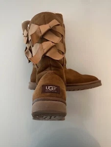Original UGG Boot mit Schleifen Größe 38 Chestnut - Bild 1 von 4