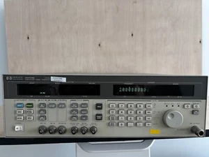HP / Agilent 83731B , 1-20 GHz , synthesized signal generator - Picture 1 of 2