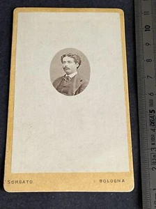 CDV ritratto di uomo in un piccolo ovale dello studio Sorgato a Bologna. - Imagen 1 de 5