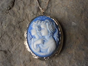 *SISTERS, MOTHER, DAUGHTER, FRIEND CAMEO (HAND PAINTED) LOCKET, 925 silver plate - Picture 1 of 4