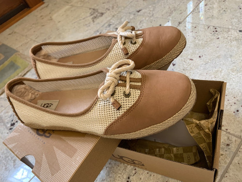 Scarpe slip on UGG donna chic Boho Catrin all'uncinetto mai indossate taglia 9 5 (EU 40 5) marrone chiaro