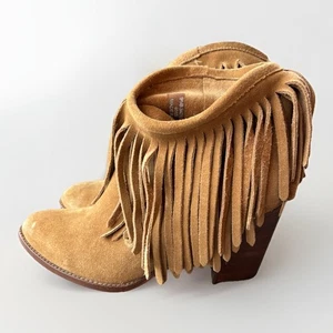 Frye Ilana Size 9.5 fringe short western cowgirl boho ankle boots Suede - Picture 1 of 10