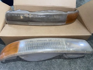 1999-2006 GMC Sierra 1500 *PAIR* Front Corner Marker Parking Signal Light OEM - Bild 1 von 6